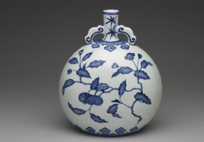 图片[2]-Flask with paired ruyi handles and flowers and fruits decoration in underglaze blue, Qing dynasty, Yongzheng reign (1723-1735)-China Archive